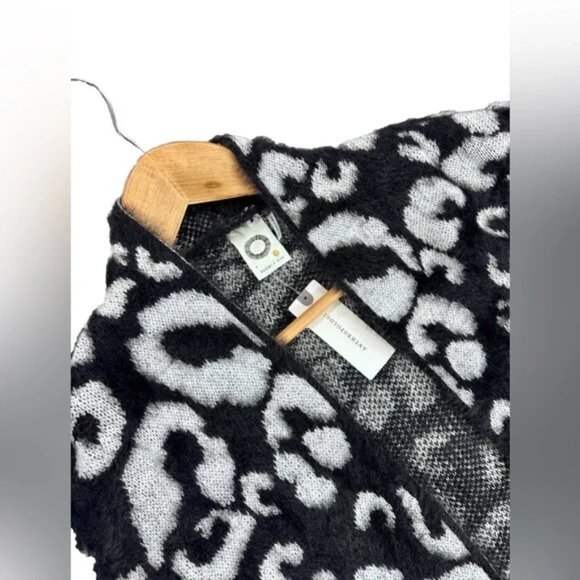 Anthropologie NWT Akemi + Kin Kimono Fuzzy Long One Size Flare Sleeve - Picture 3 of 11